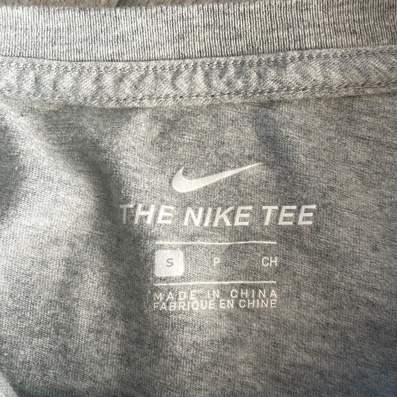 Nike Size Small Grey Long-Sleeve Shirt with Black Detail - Picture 4 of 6